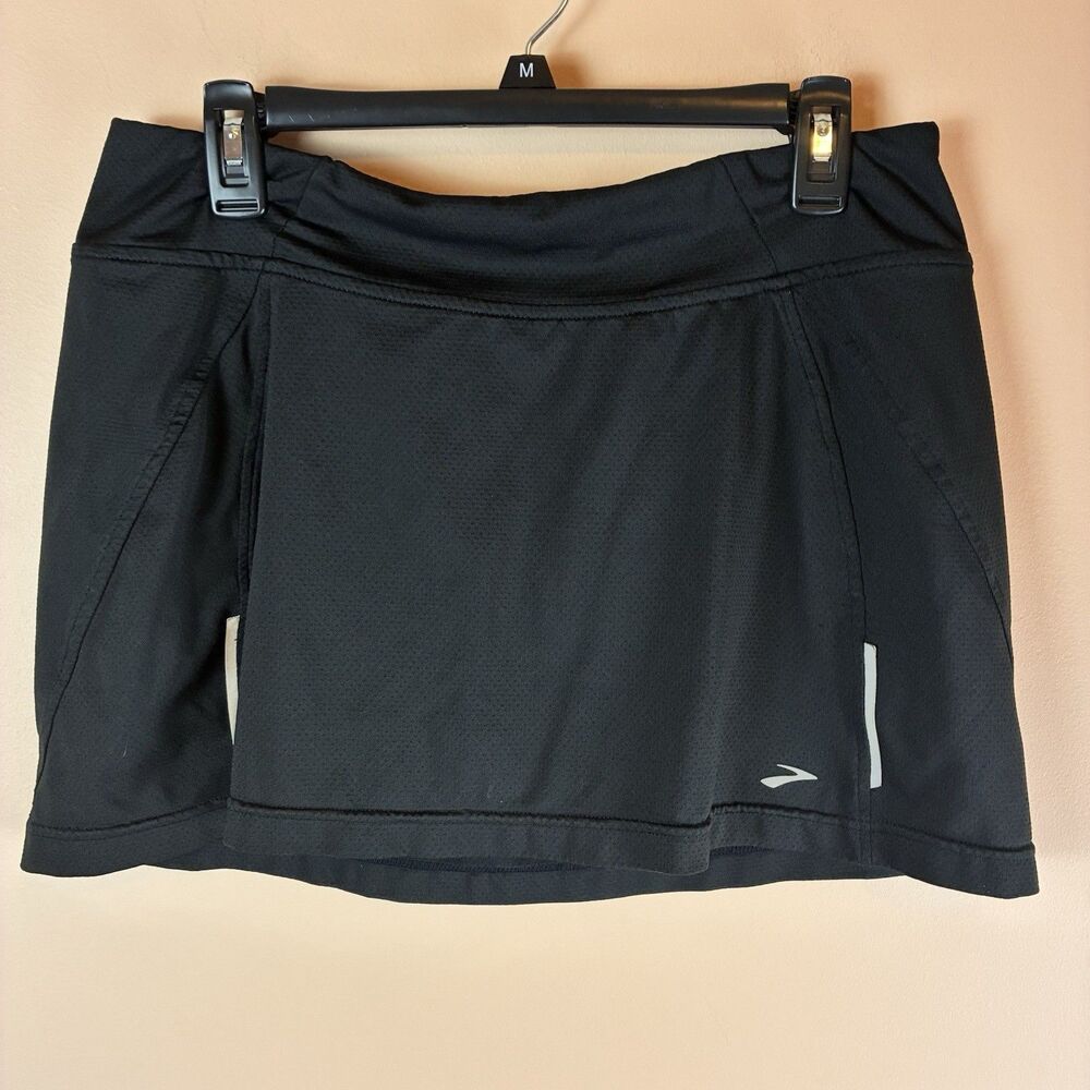 Brooks Women’s Black Athletic Skort Size Large Back Zip Pocket